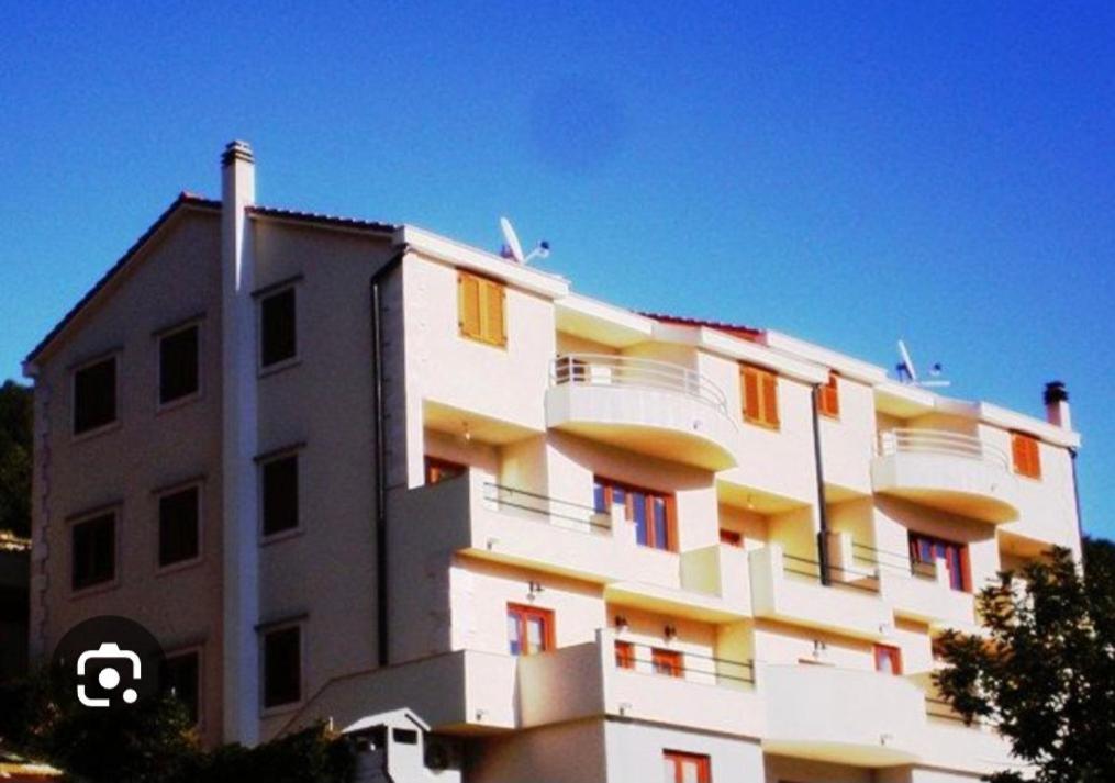 Apartments Belic With Pool イェルサ エクステリア 写真